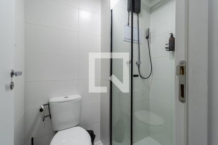 Banheiro de kitnet/studio para alugar com 1 quarto, 26m² em Sumarezinho, São Paulo