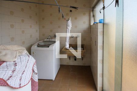 Casa à venda com 351m², 3 quartos e 6 vagasÁrea de Serviço