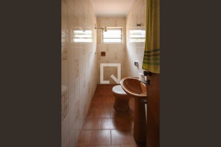 Casa à venda com 351m², 3 quartos e 6 vagasBanheiro de Serviço