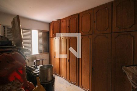 Casa à venda com 351m², 3 quartos e 6 vagasQuarto de Serviço