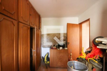 Casa à venda com 351m², 3 quartos e 6 vagasQuarto de Serviço