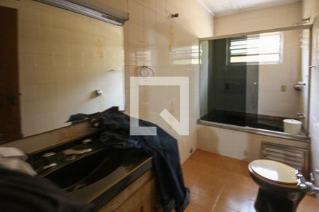 Casa à venda com 351m², 3 quartos e 6 vagasBanheiro da Suite