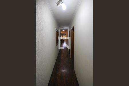 Casa à venda com 351m², 3 quartos e 6 vagasCorredor