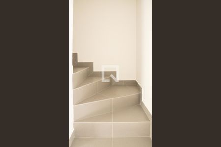 Escada de casa para alugar com 2 quartos, 144m² em Santa Cecília, São Paulo