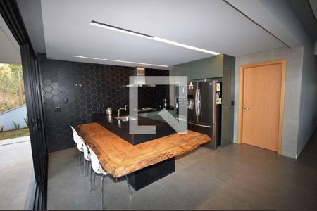 Casa de condomínio à venda com 494m², 4 quartos e 5 vagas