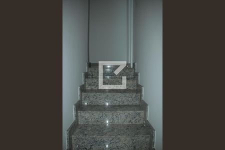Detalhe Escada de casa para alugar com 2 quartos, 80m² em Jardim Jasmim, Nova Iguaçu