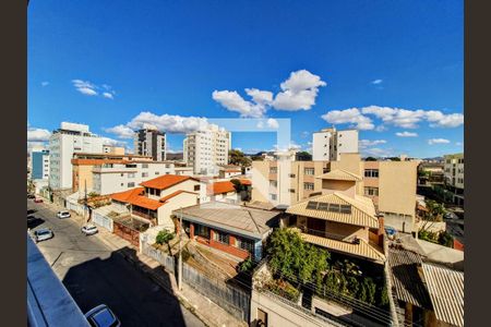Vista de apartamento à venda com 2 quartos, 65m² em Sagrada Família, Belo Horizonte