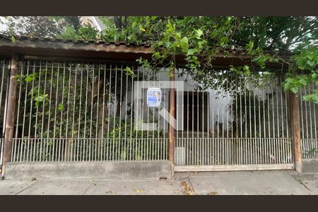 Casa à venda com 122m², 3 quartos e 3 vagas Casa à venda com 122m², 3 quartos e 3 vagasFachada