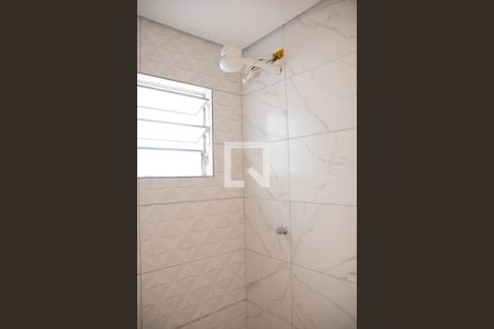 Banheiro de apartamento para alugar com 1 quarto, 40m² em Parque Edu Chaves, São Paulo