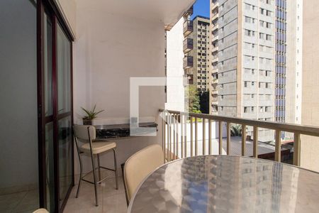 Apartamento à venda com 140m², 4 quartos e 1 vaga Apartamento à venda com 140m², 4 quartos e 1 vagaVaranda
