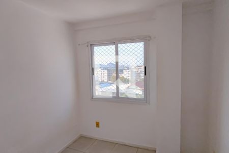 Quarto 1 de apartamento para alugar com 2 quartos, 40m² em Taquara, Rio de Janeiro