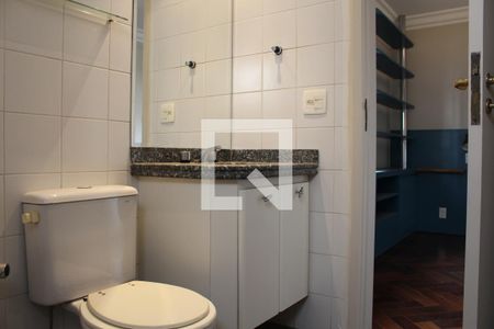 Apartamento à venda com 203m², 4 quartos e 3 vagasBanheiro da Suíte 1