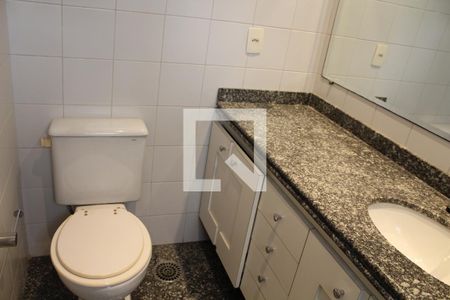 Apartamento à venda com 203m², 4 quartos e 3 vagasBanheiro da Suíte 2