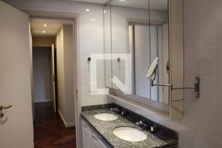 Apartamento à venda com 203m², 4 quartos e 3 vagasBanheiro da Suíte 3