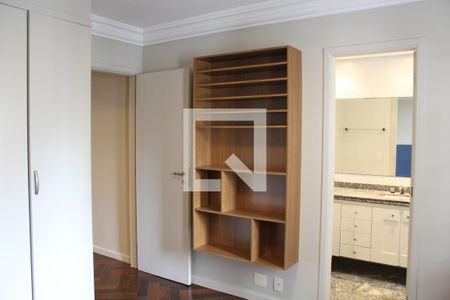 Apartamento à venda com 203m², 4 quartos e 3 vagasQuarto 2