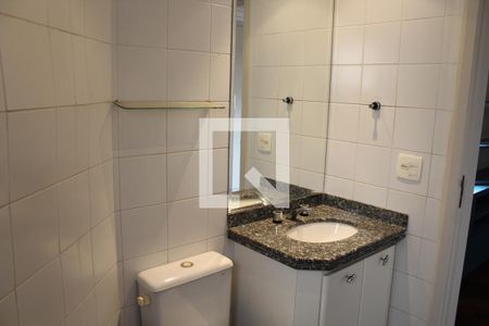 Apartamento à venda com 203m², 4 quartos e 3 vagasBanheiro da Suíte 1