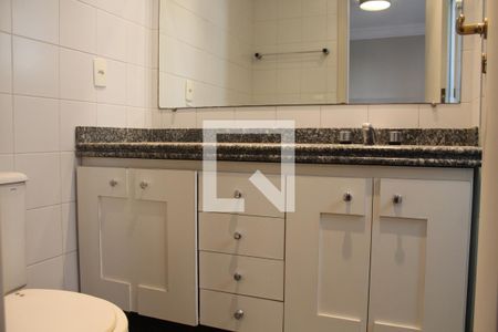 Apartamento à venda com 203m², 4 quartos e 3 vagasBanheiro da Suíte 2