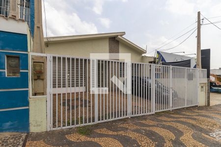 Casa à venda com 130m², 5 quartos e 3 vagas Casa à venda com 130m², 5 quartos e 3 vagasFachada