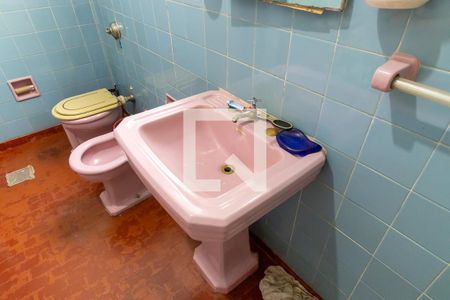 Casa à venda com 130m², 5 quartos e 3 vagas Casa à venda com 130m², 5 quartos e 3 vagasBanheiro 1