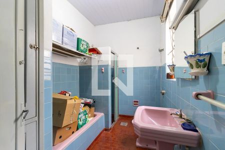 Casa à venda com 130m², 5 quartos e 3 vagas Casa à venda com 130m², 5 quartos e 3 vagasBanheiro 1