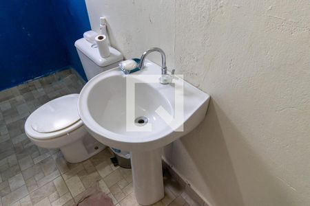 Casa à venda com 130m², 5 quartos e 3 vagas Casa à venda com 130m², 5 quartos e 3 vagasBanheiro 2