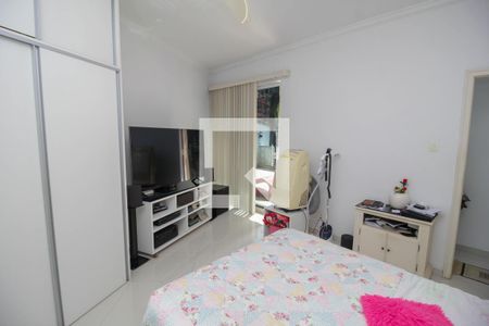 Casa à venda com 600m², 4 quartos e 1 vaga Casa à venda com 600m², 4 quartos e 1 vagaQuarto 1