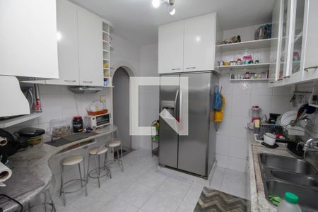 Casa à venda com 600m², 4 quartos e 1 vaga Casa à venda com 600m², 4 quartos e 1 vagaCozinha