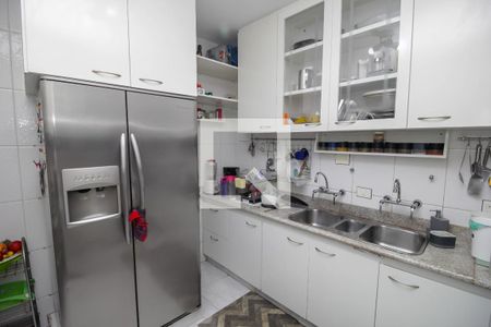 Casa à venda com 600m², 4 quartos e 1 vaga Casa à venda com 600m², 4 quartos e 1 vagaCozinha