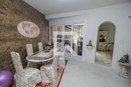 Casa à venda com 600m², 4 quartos e 1 vaga Casa à venda com 600m², 4 quartos e 1 vagaSala