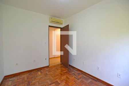 Quarto 1 de apartamento à venda com 2 quartos, 57m² em Cristal, Porto Alegre
