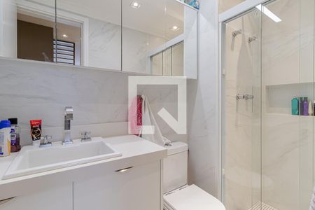 Apartamento à venda com 74m², 2 quartos e 2 vagasBanheiro da Suíte