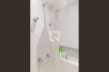 Apartamento à venda com 74m², 2 quartos e 2 vagasBanheiro 