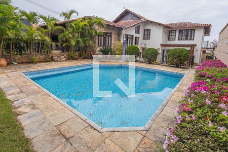 Casa à venda com 459m², 4 quartos e 4 vagasPiscina / Jardim