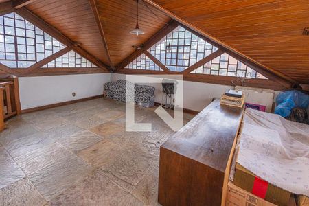 Casa à venda com 459m², 4 quartos e 4 vagasSotão 