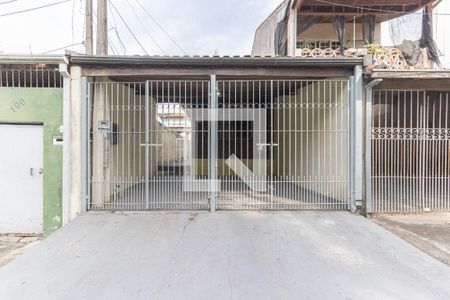 Casa para alugar com 85m², 2 quartos e 2 vagas Casa para alugar com 85m², 2 quartos e 2 vagasFachada