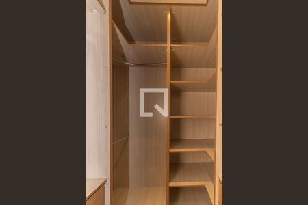 Closet Quarto 1 de casa para alugar com 2 quartos, 85m² em Vila Tesouro, São José dos Campos