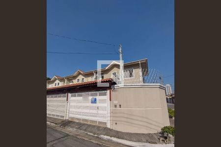 Casa à venda com 72m², 2 quartos e 2 vagas Casa à venda com 72m², 2 quartos e 2 vagasFachada