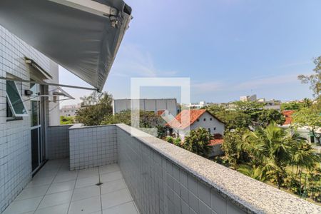Apartamento à venda com 226m², 3 quartos e 2 vagas Apartamento à venda com 226m², 3 quartos e 2 vagasVaranda fundos