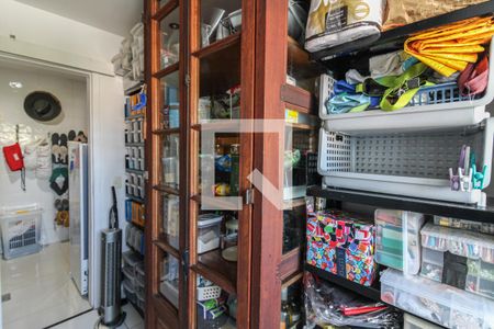 Apartamento à venda com 226m², 3 quartos e 2 vagas Apartamento à venda com 226m², 3 quartos e 2 vagasDespensa