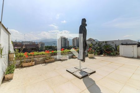 Apartamento à venda com 226m², 3 quartos e 2 vagas Apartamento à venda com 226m², 3 quartos e 2 vagasTerraço