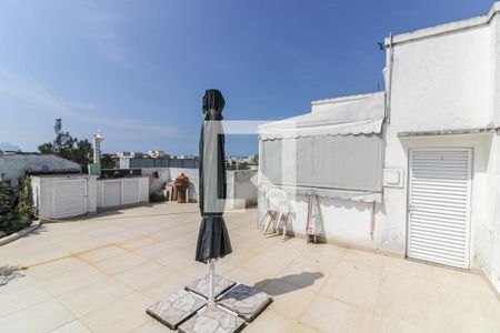 Apartamento à venda com 226m², 3 quartos e 2 vagas Apartamento à venda com 226m², 3 quartos e 2 vagasTerraço