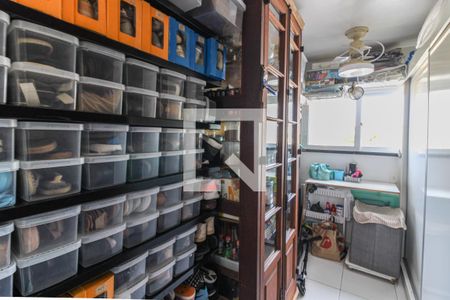 Apartamento à venda com 226m², 3 quartos e 2 vagas Apartamento à venda com 226m², 3 quartos e 2 vagasDespensa