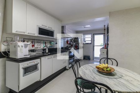 Apartamento à venda com 226m², 3 quartos e 2 vagas Apartamento à venda com 226m², 3 quartos e 2 vagasCozinha