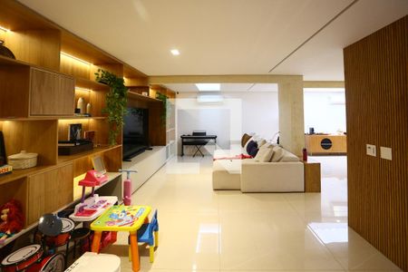 Casa de condomínio à venda com 400m², 4 quartos e 3 vagas Casa de condomínio à venda com 400m², 4 quartos e 3 vagasSala