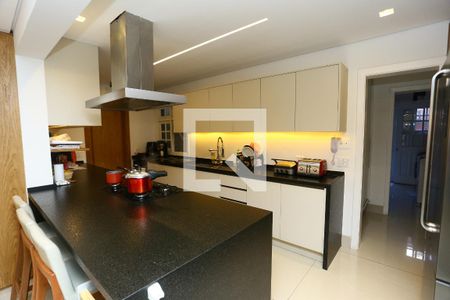 Casa de condomínio à venda com 400m², 4 quartos e 3 vagas Casa de condomínio à venda com 400m², 4 quartos e 3 vagasCozinha