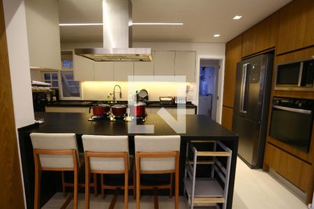 Casa de condomínio à venda com 400m², 4 quartos e 3 vagas Casa de condomínio à venda com 400m², 4 quartos e 3 vagasCozinha