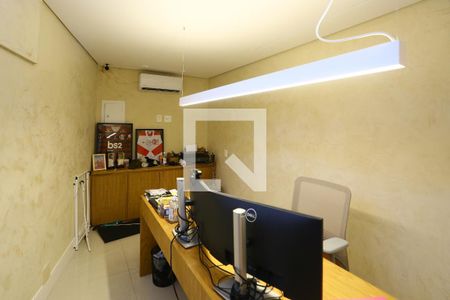 Casa de condomínio à venda com 400m², 4 quartos e 3 vagas Casa de condomínio à venda com 400m², 4 quartos e 3 vagasEscritório