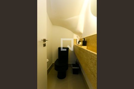 Lavabo de casa de condomínio à venda com 4 quartos, 400m² em Vila Progredior, São Paulo