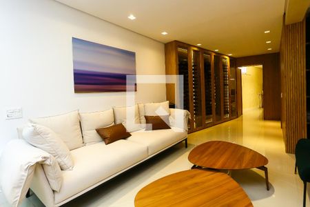 Casa de condomínio à venda com 400m², 4 quartos e 3 vagas Casa de condomínio à venda com 400m², 4 quartos e 3 vagasSala