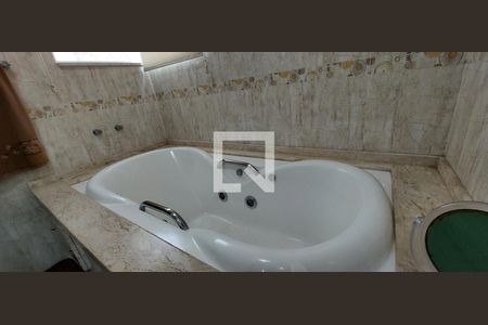 Casa à venda com 298m², 3 quartos e 6 vagasBanheiro